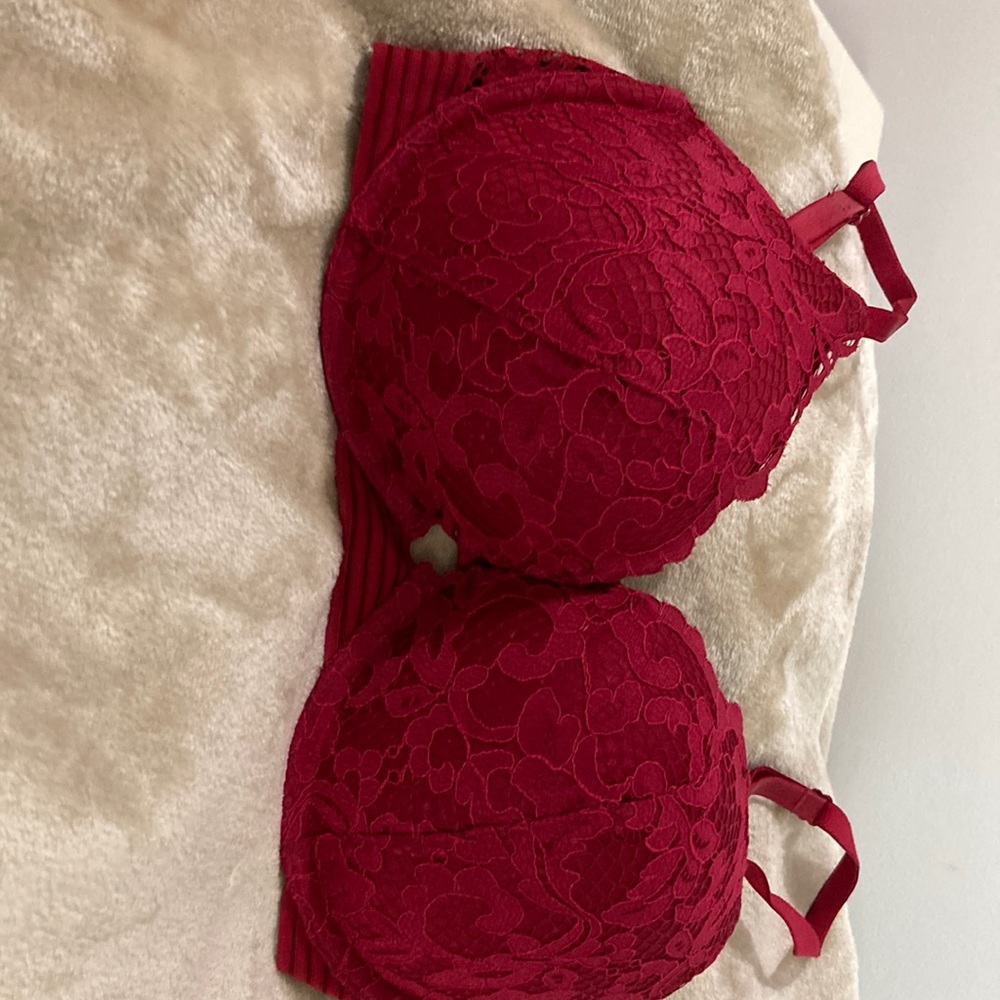 Red VS very sexy push up lace bra.  Size 32D